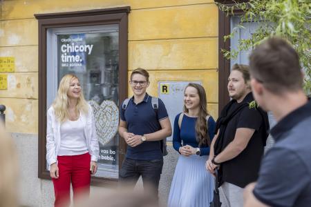 Kamniško mestno središče z novim utripom – sprehod z županom po pop-up izložbah in obisk novih podjetnikov  (33)